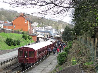 Passengers joining the train at Llangollen